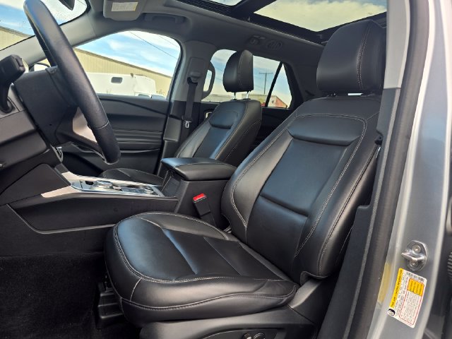 Used 2024 Ford Explorer XLT w/ Equipment Group 202A AWD/4WD image 11