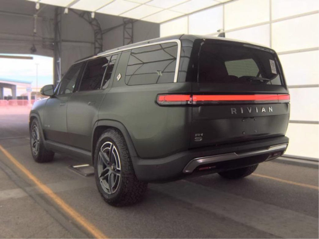 Used 2025 Rivian R1S Adventure Dual AWD/4WD image 8