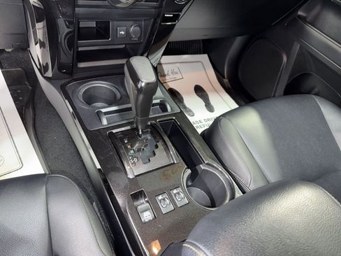 Used 2023 Toyota 4Runner 40th Anniversary SE AWD/4WD image 28