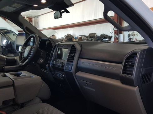 Used 2021 Ford F250 XLT Pickup 4D 6 3/4 ft AWD/4WD image 10