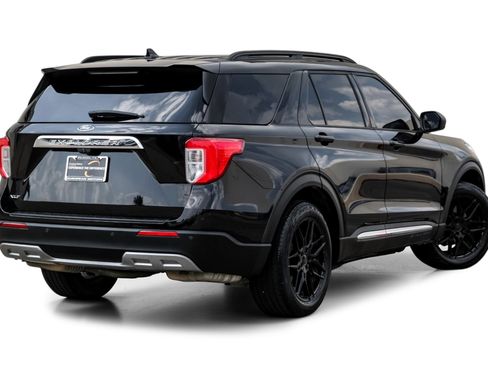 Used 2020 Ford Explorer XLT w/ Equipment Group 202A RWD image 7