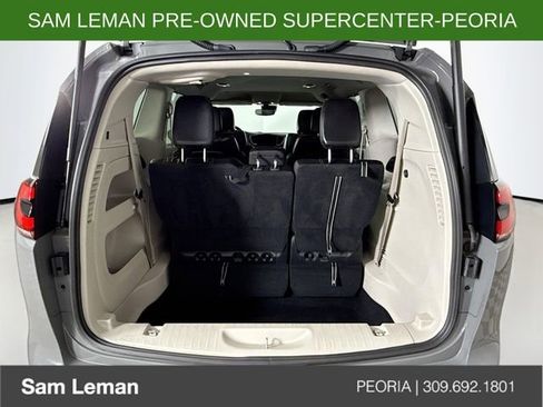 Used 2022 Chrysler Pacifica Touring-L image 25