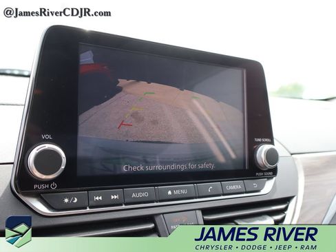 Used 2025 Nissan Altima 2.5 SV FWD image 33