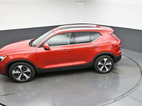 Used 2025 Volvo XC40 B5 Plus AWD/4WD image 44