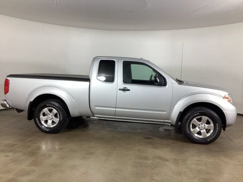 Used 2012 Nissan Frontier SV w/ SV Premium Utility Pkg AWD/4WD image 4