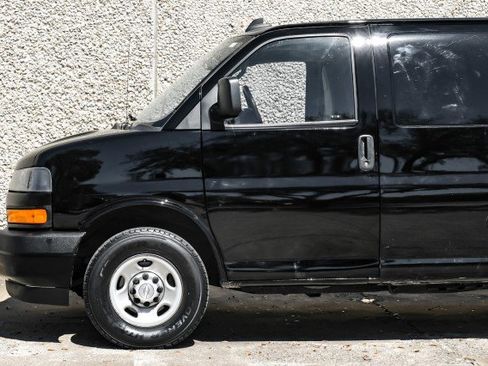 Used 2021 Chevrolet Express 2500 w/ Driver Convenience Package image 16