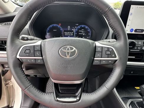Used 2024 Toyota Grand Highlander AWD image 12