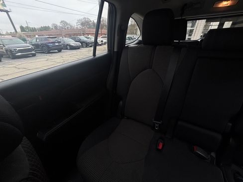 Used 2025 Toyota Highlander LE image 41