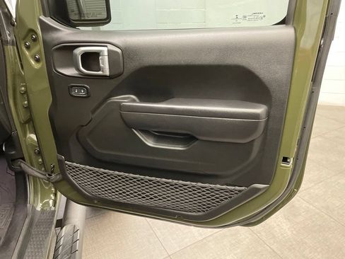 Used 2023 Jeep Gladiator Sport AWD/4WD image 25