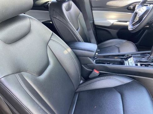 Used 2025 Jeep Compass Limited image 23