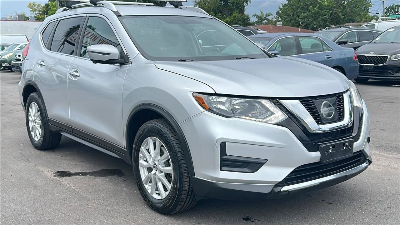 Used 2017 Nissan Rogue SV w/ SV Premium Package AWD/4WD image 5