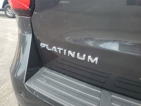 Used 2023 Ford Expedition Platinum image 6