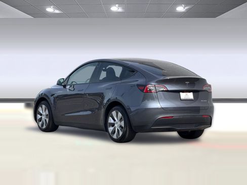 Used 2023 Tesla Model Y Long Range image 3