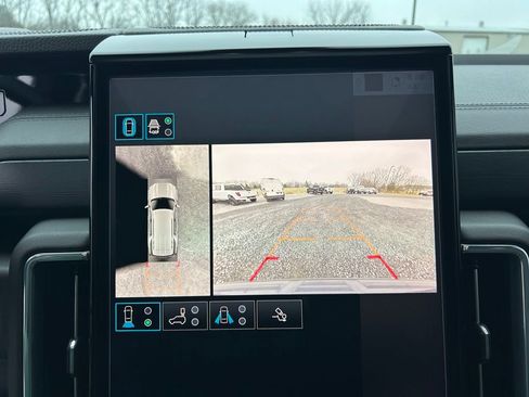 Used 2025 GMC Yukon Denali w/ Sun & Power Step Package image 7