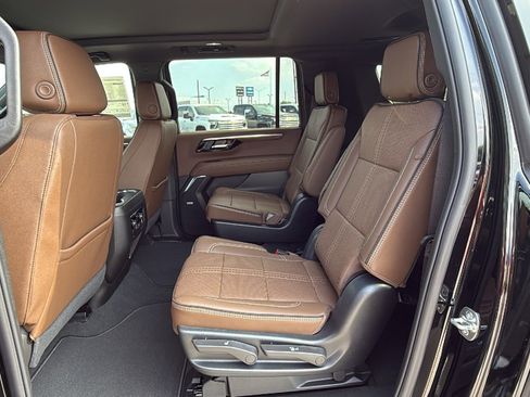 New 2026 Chevrolet Suburban High Country image 15