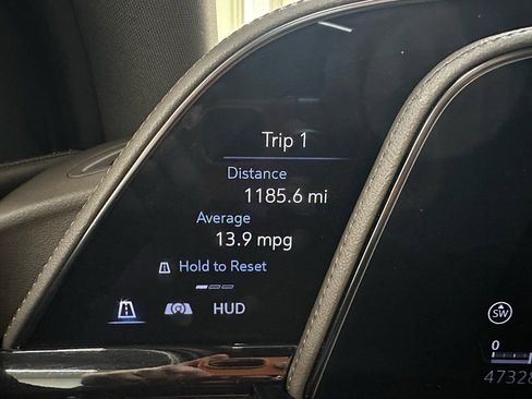 Used 2023 Cadillac Escalade Premium Luxury image 31