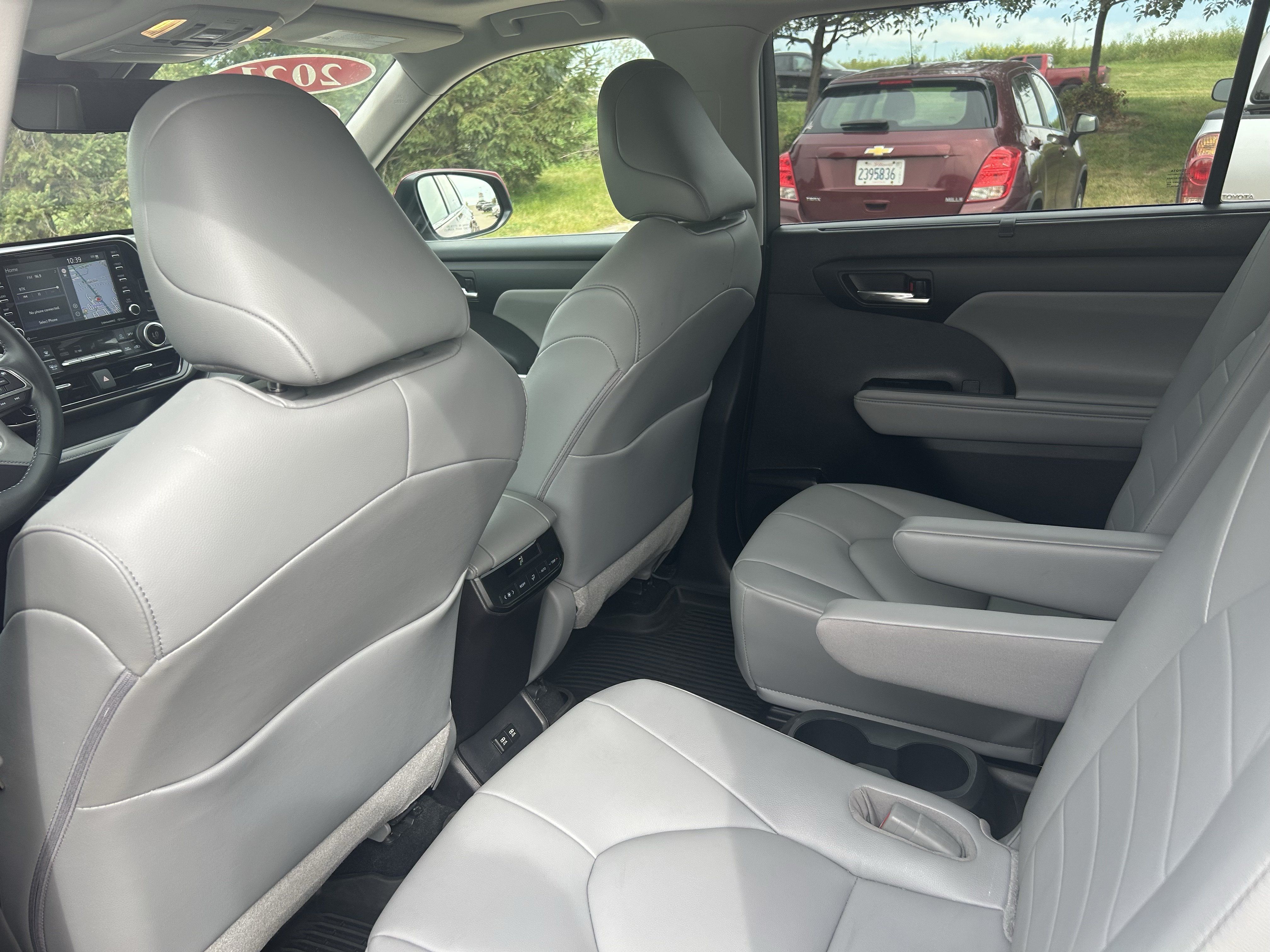 Certified 2021 Toyota Highlander XLE AWD/4WD image 33