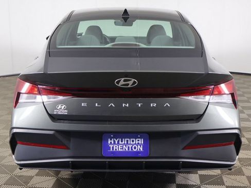Used 2024 Hyundai Elantra SEL FWD image 11