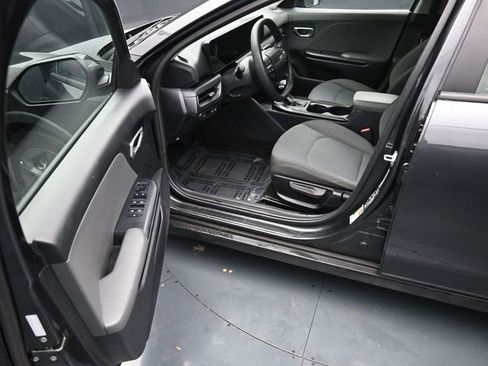 Used 2025 Kia K4 LXS image 12