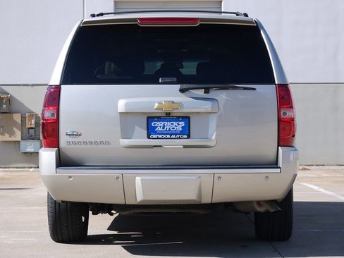 Used 2014 Chevrolet Suburban LTZ image 17