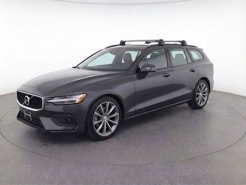 Used 2020 Volvo V60 T5 Momentum w/ Protection Package image 30