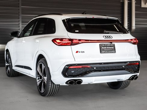 New 2025 Audi SQ5 Prestige image 2
