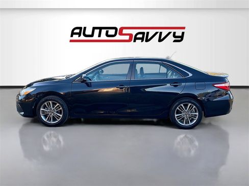 Used 2016 Toyota Camry SE image 4