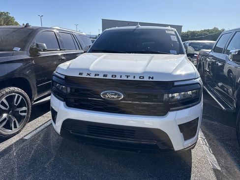 Used 2024 Ford Expedition Limited RWD image 5