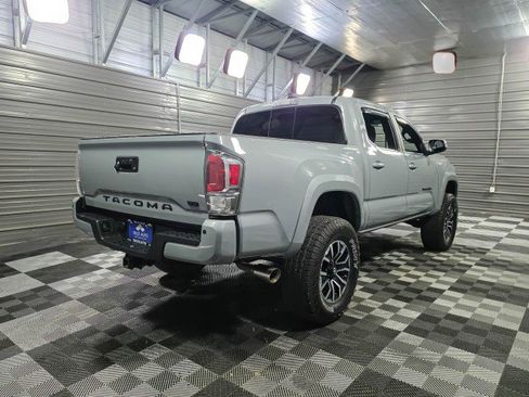 Used 2021 Toyota Tacoma TRD Sport w/ Technology Package AWD/4WD image 5