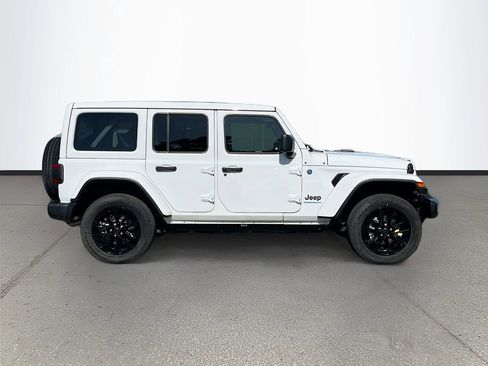 Used 2025 Jeep Wrangler Unlimited Sahara w/ Safety Group image 8