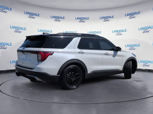 Used 2025 Ford Explorer Platinum w/ Ultimate Package image 4