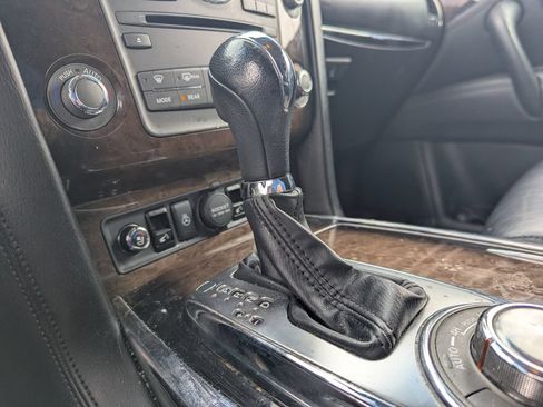 Used 2014 INFINITI QX80 4WD w/ Deluxe Touring Package image 14