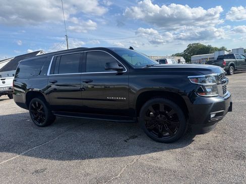 Used 2018 Chevrolet Suburban LT AWD/4WD image 17