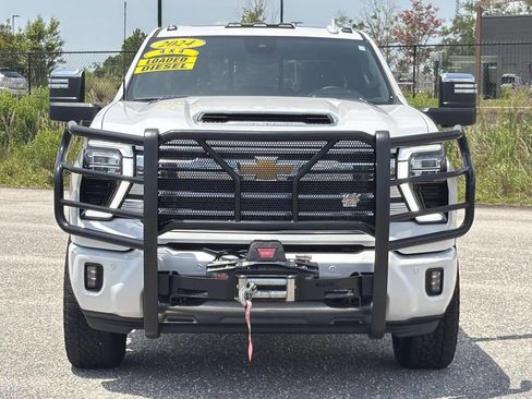 Used 2024 Chevrolet Silverado 2500 High Country w/ High Country Premium Package AWD/4WD image 2