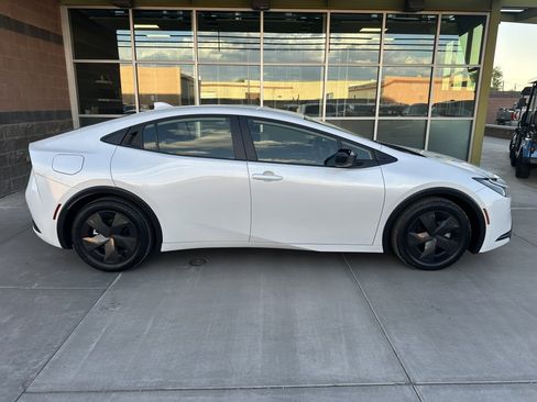 Used 2024 Toyota Prius Prime SE image 7