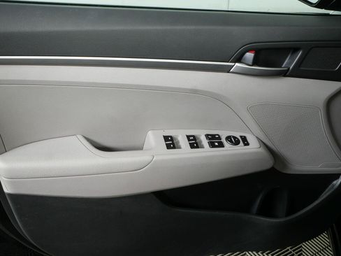 Used 2017 Hyundai Elantra SE FWD image 6