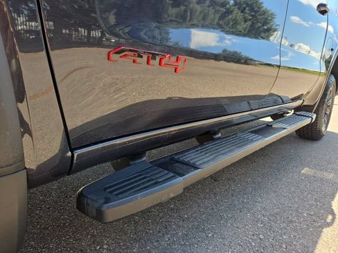 Used 2024 GMC Sierra 1500 AT4 w/ Technology Package AWD/4WD image 9