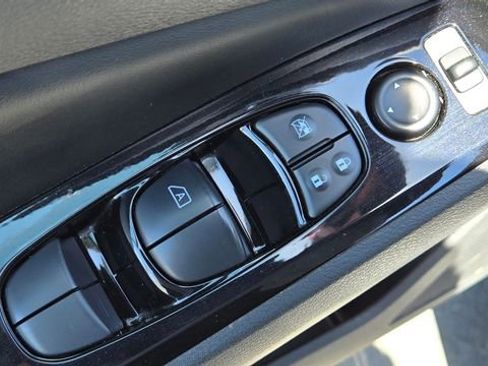 Used 2024 Nissan Altima 2.5 SR FWD image 16