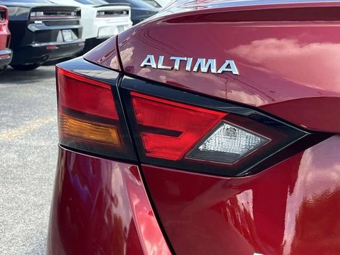 Used 2022 Nissan Altima 2.0 SR FWD image 10
