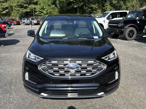 Used 2019 Ford Edge Titanium w/ Equipment Group 301A AWD/4WD image 2