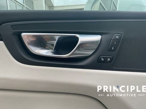 Certified 2023 Volvo XC60 B5 Plus AWD/4WD image 26