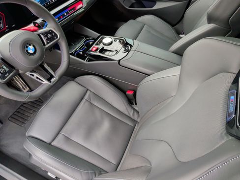 Used 2026 BMW M5 w/ Executive Package image 17