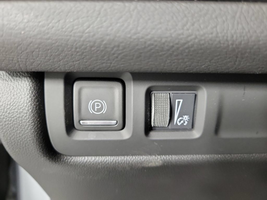 Certified 2024 Cadillac XT4 Luxury FWD image 31