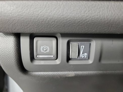 Certified 2024 Cadillac XT4 Luxury FWD image 31