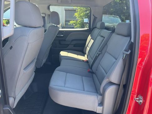 Used 2018 Chevrolet Silverado 1500 Custom w/ Custom Value Package AWD/4WD image 19