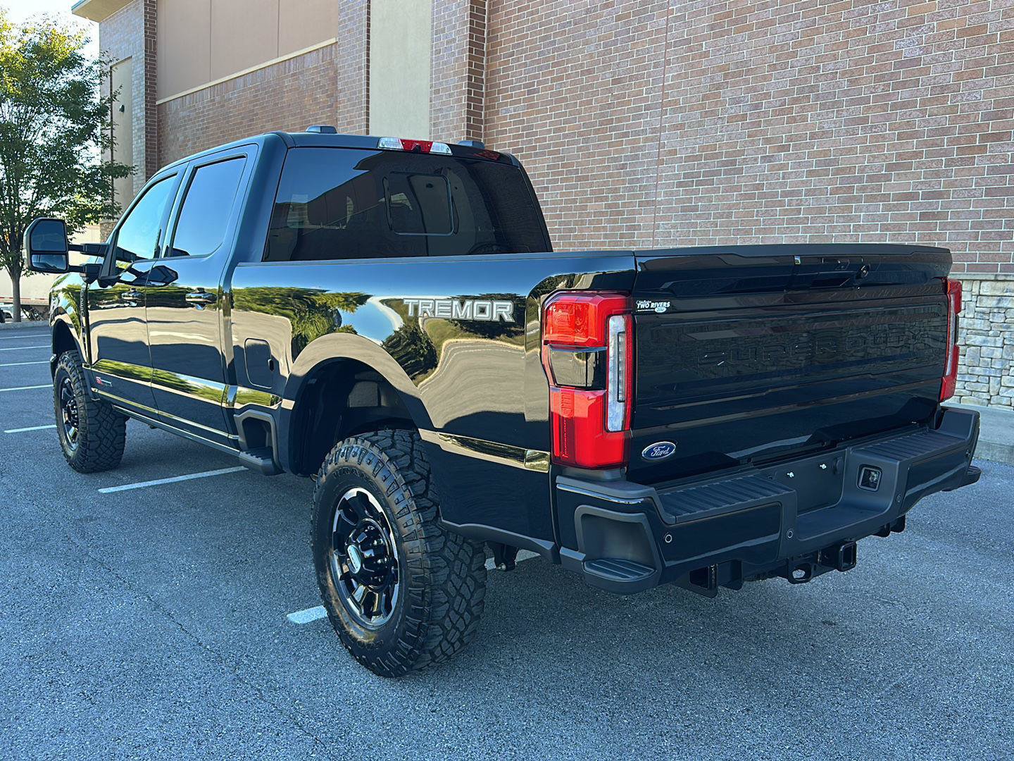 Used 2026 Ford F250 Platinum w/ Tremor Off-Road Package AWD/4WD image 3