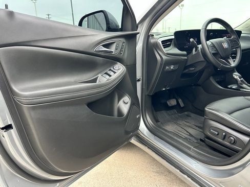Used 2025 Buick Encore GX Avenir w/ Avenir Technology Package image 25