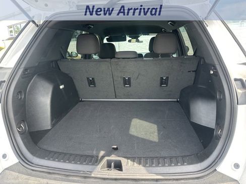 Used 2026 Chevrolet Equinox LT FWD image 9
