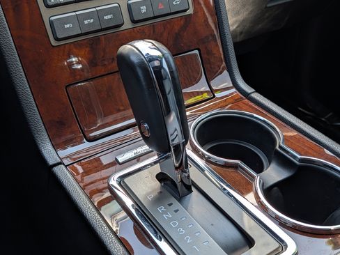 Used 2014 Lincoln Navigator 2WD image 33