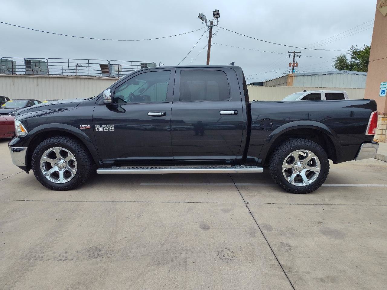 Used 2017 RAM 1500 Laramie w/ Convenience Group AWD/4WD image 7
